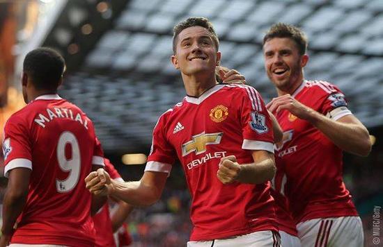 折射出的深 折射出的深